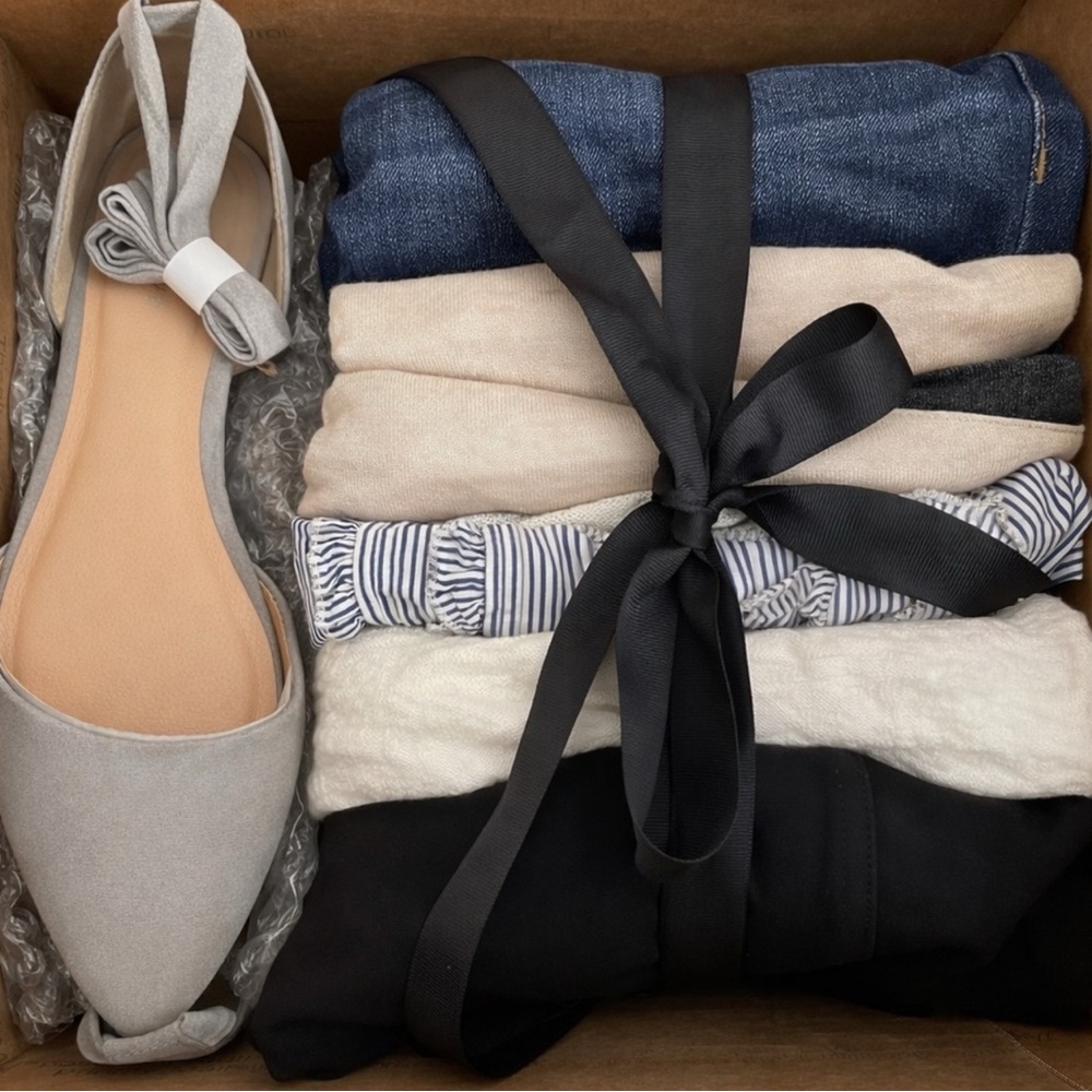 Quiet Luxury Edit™ Curated Style Box | 5-7 Piece Elevated Capsule | Classic Chic - Picture 4 of 5